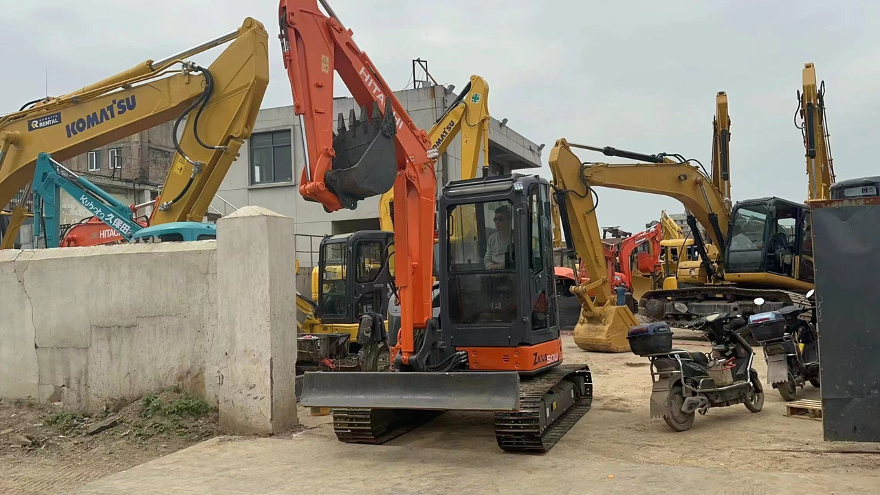 HITACHI ZX50U-2 - Μίνι εκσκαφέας: φωτογραφία 3 HITACHI ZX50U-2 - Μίνι εκσκαφέας: φωτογραφία 3