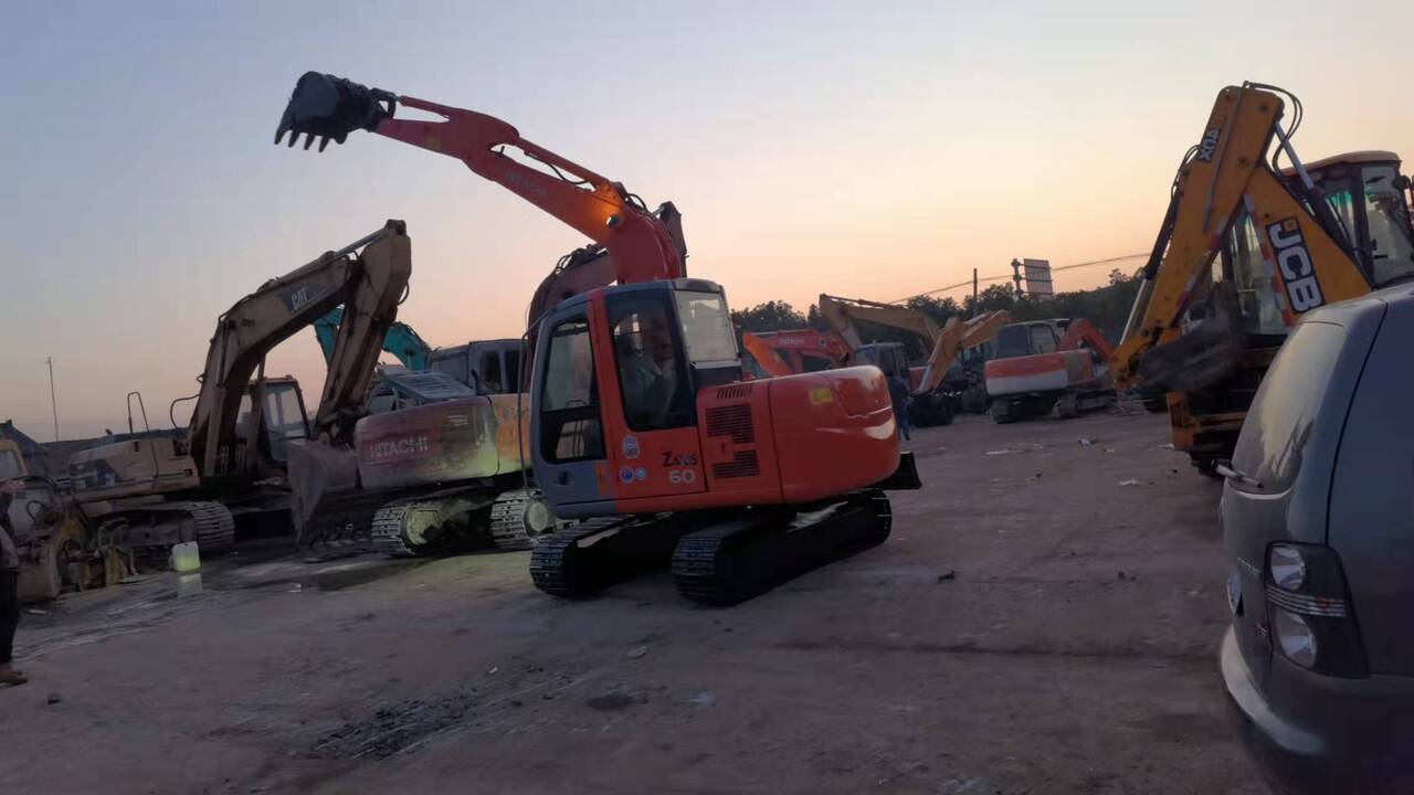 HITACHI ZX60 - Ερπυστριοφόρος εκσκαφέας: φωτογραφία 1 HITACHI ZX60 - Ερπυστριοφόρος εκσκαφέας: φωτογραφία 1