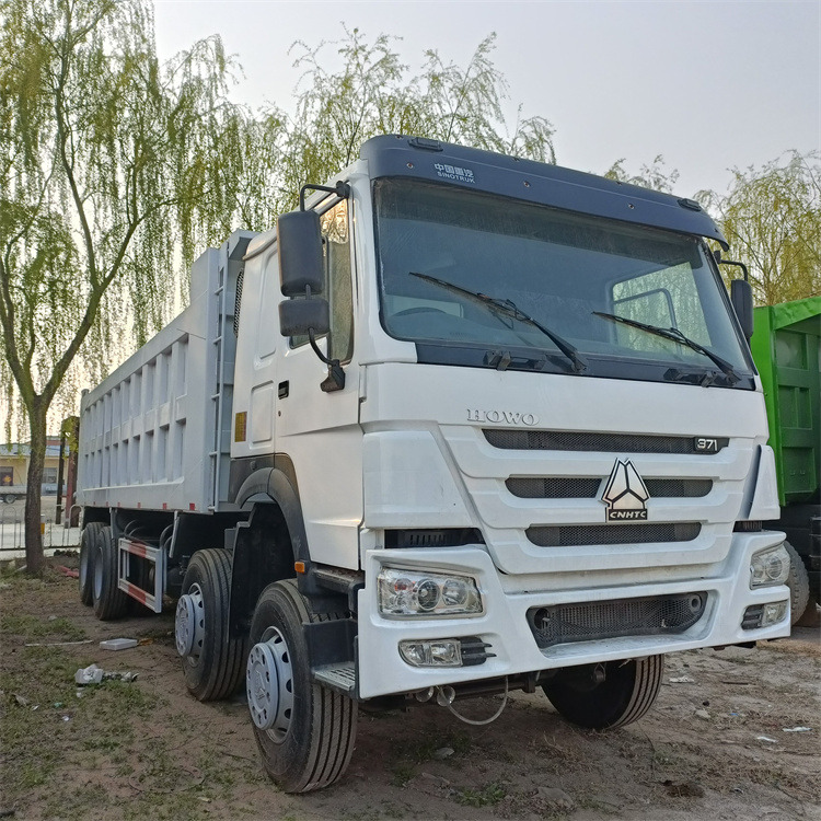HOWO 8x4 371hp-White -tipper - Φορτηγό ανατρεπόμενο: φωτογραφία 4 HOWO 8x4 371hp-White -tipper - Φορτηγό ανατρεπόμενο: φωτογραφία 4