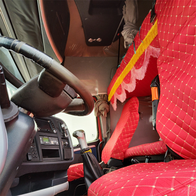 HOWO HOWO T7H-540 tractor-Red - Τράκτορας: φωτογραφία 4 HOWO HOWO T7H-540 tractor-Red - Τράκτορας: φωτογραφία 4