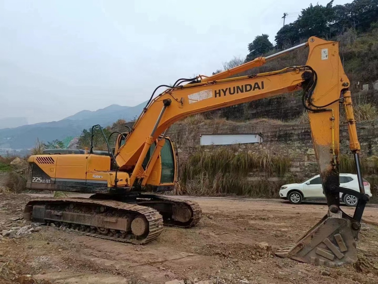 HYUNDAI 225LC-9T - Ερπυστριοφόρος εκσκαφέας: φωτογραφία 2 HYUNDAI 225LC-9T - Ερπυστριοφόρος εκσκαφέας: φωτογραφία 2