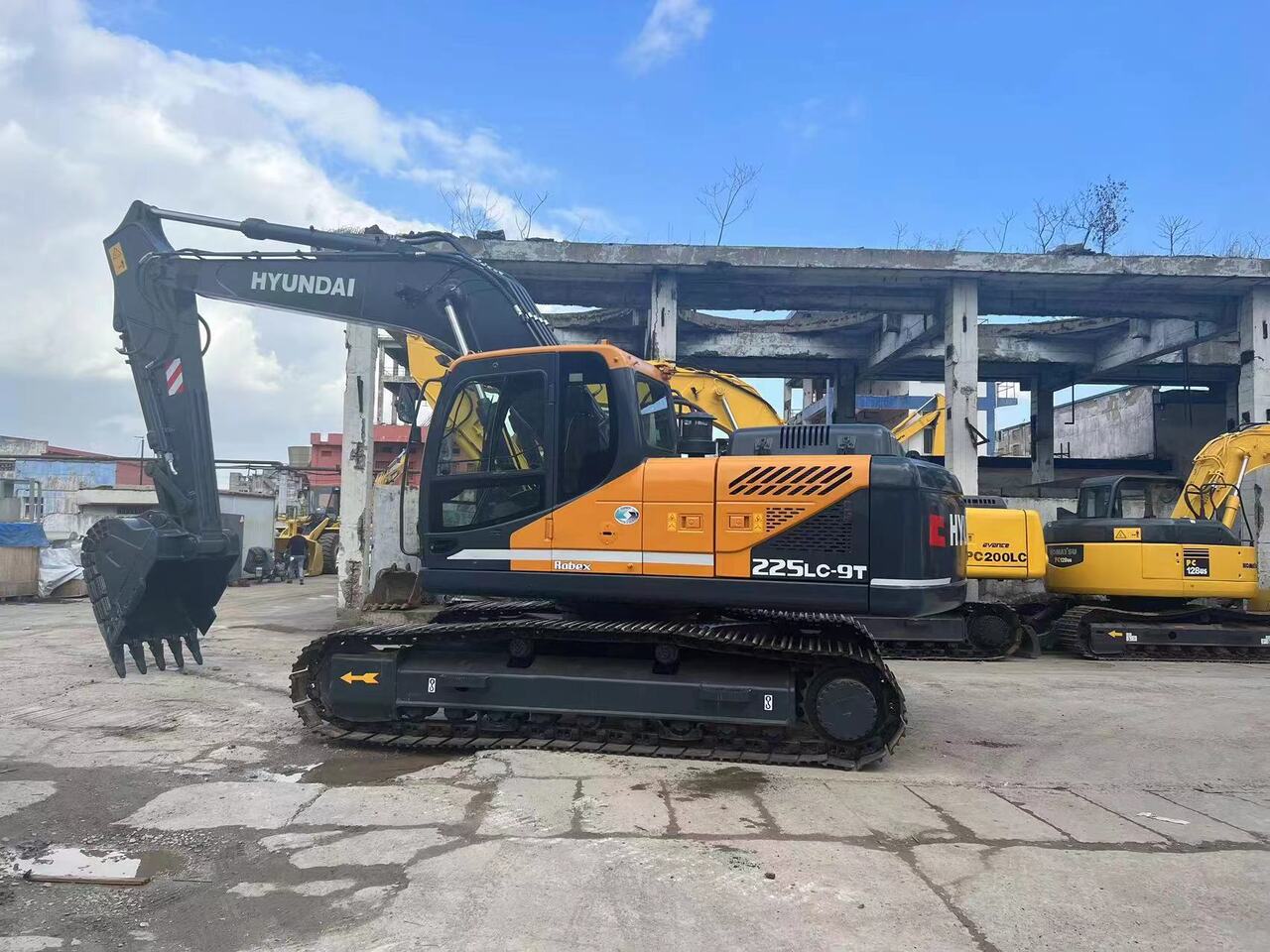 HYUNDAI 225LC-9T - Ερπυστριοφόρος εκσκαφέας: φωτογραφία 2 HYUNDAI 225LC-9T - Ερπυστριοφόρος εκσκαφέας: φωτογραφία 2