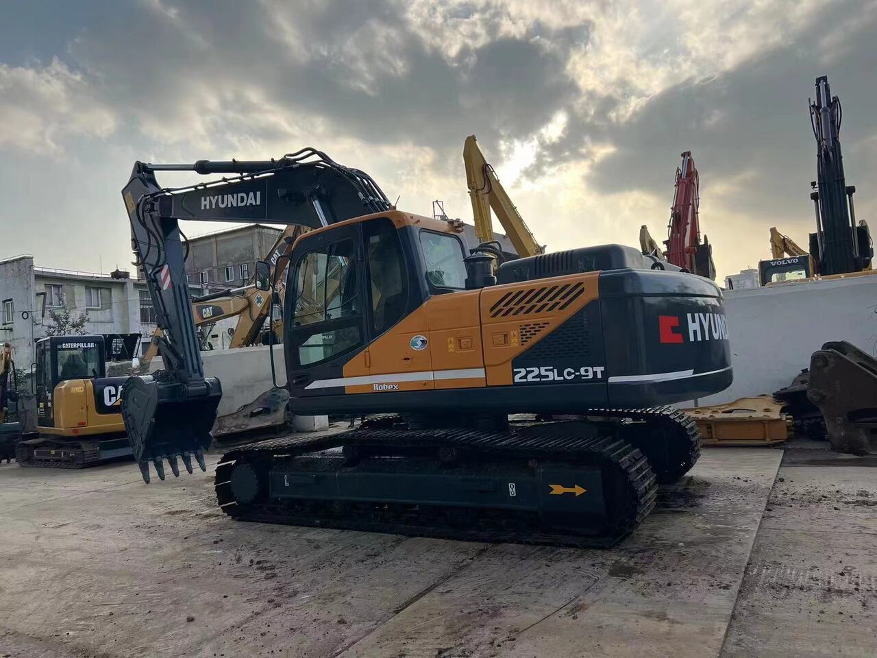 HYUNDAI 225LC-9T - Ερπυστριοφόρος εκσκαφέας: φωτογραφία 1 HYUNDAI 225LC-9T - Ερπυστριοφόρος εκσκαφέας: φωτογραφία 1