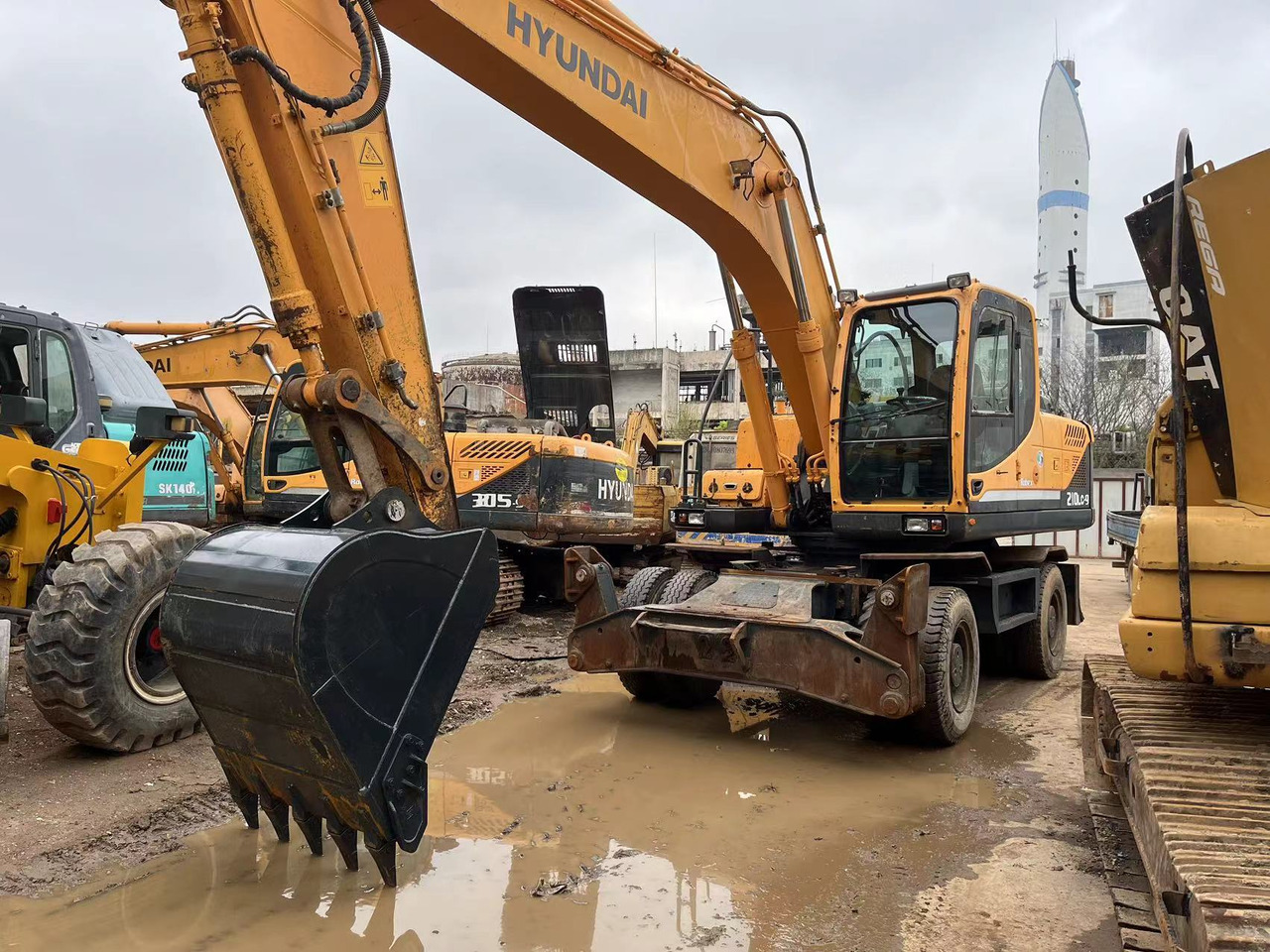 HYUNDAI R210W-9 - Τροχοφόρος εκσκαφέας: φωτογραφία 2 HYUNDAI R210W-9 - Τροχοφόρος εκσκαφέας: φωτογραφία 2