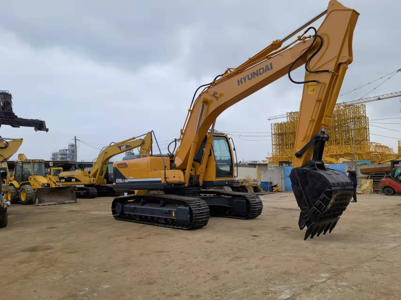 Hyundai R220LC-9S - Ερπυστριοφόρος εκσκαφέας: φωτογραφία 2 Hyundai R220LC-9S - Ερπυστριοφόρος εκσκαφέας: φωτογραφία 2