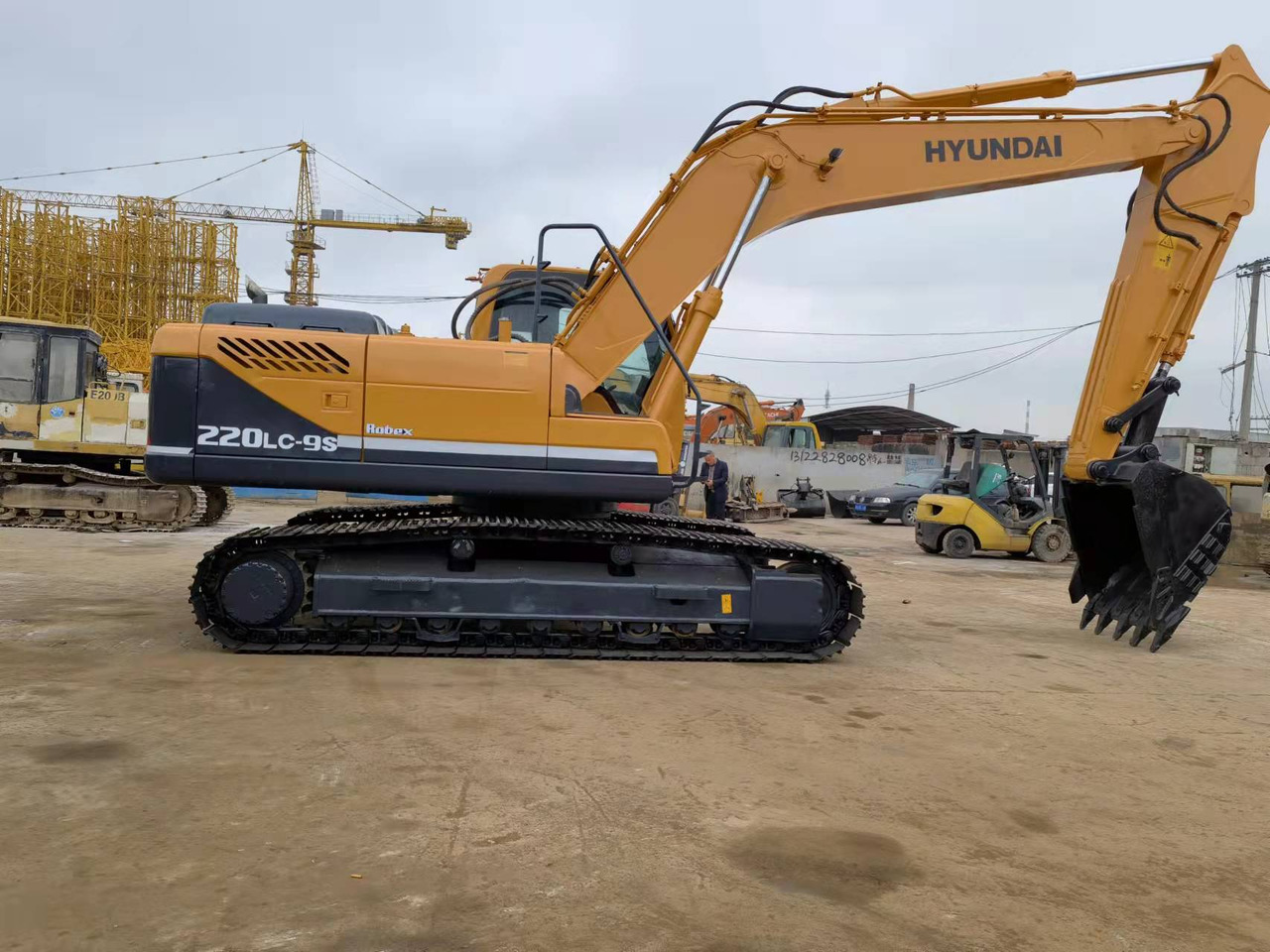 Hyundai R220LC-9S - Ερπυστριοφόρος εκσκαφέας: φωτογραφία 3 Hyundai R220LC-9S - Ερπυστριοφόρος εκσκαφέας: φωτογραφία 3