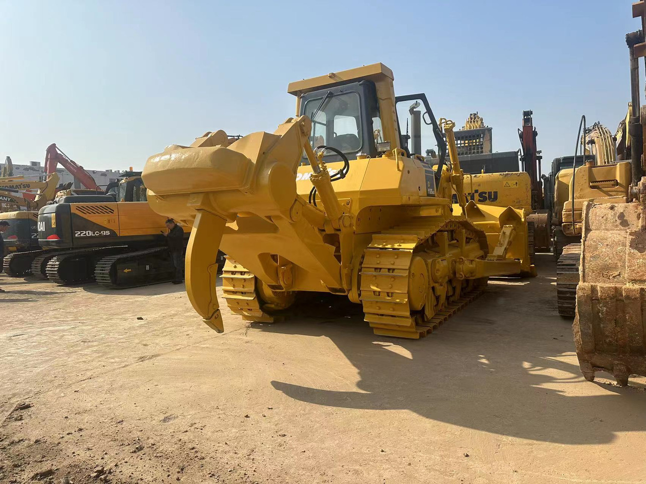 KOMATSU D155AX - Μπουλντόζα: φωτογραφία 3 KOMATSU D155AX - Μπουλντόζα: φωτογραφία 3