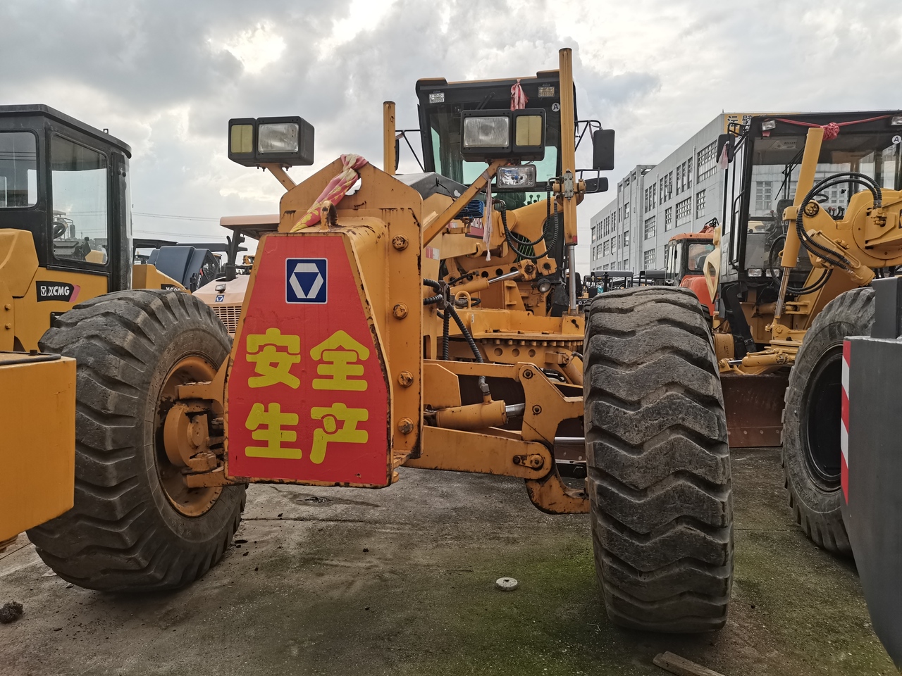 XCMG GR215 - Γκρέιντερ: φωτογραφία 2 XCMG GR215 - Γκρέιντερ: φωτογραφία 2