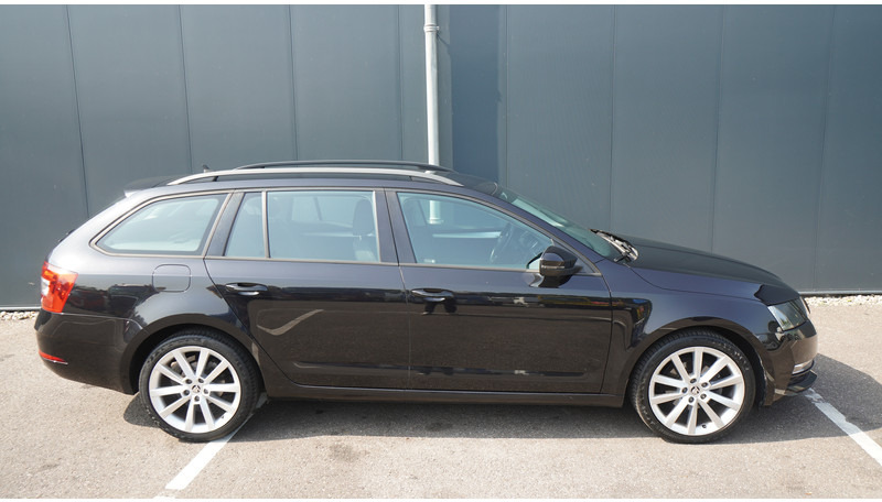 Škoda Octavia COMBI 1.6TDI DSG 85KW GREENTECH AMBITION BUSINESS - Μικρό λεωφορείο, Επιβατικό βαν: φωτογραφία 2 Škoda Octavia COMBI 1.6TDI DSG 85KW GREENTECH AMBITION BUSINESS - Μικρό λεωφορείο, Επιβατικό βαν: φωτογραφία 2
