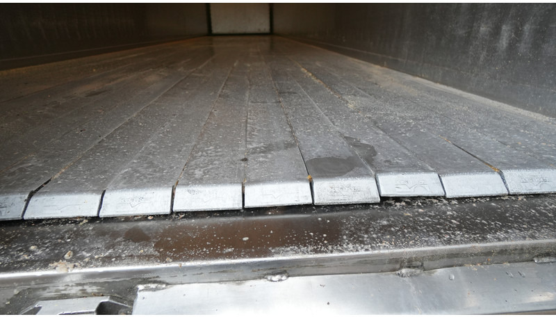 Kraker 3 AXLE WALKING FLOOR TRAILER - Επικαθήμενο μεταφορική βουτσάς: φωτογραφία 5 Kraker 3 AXLE WALKING FLOOR TRAILER - Επικαθήμενο μεταφορική βουτσάς: φωτογραφία 5