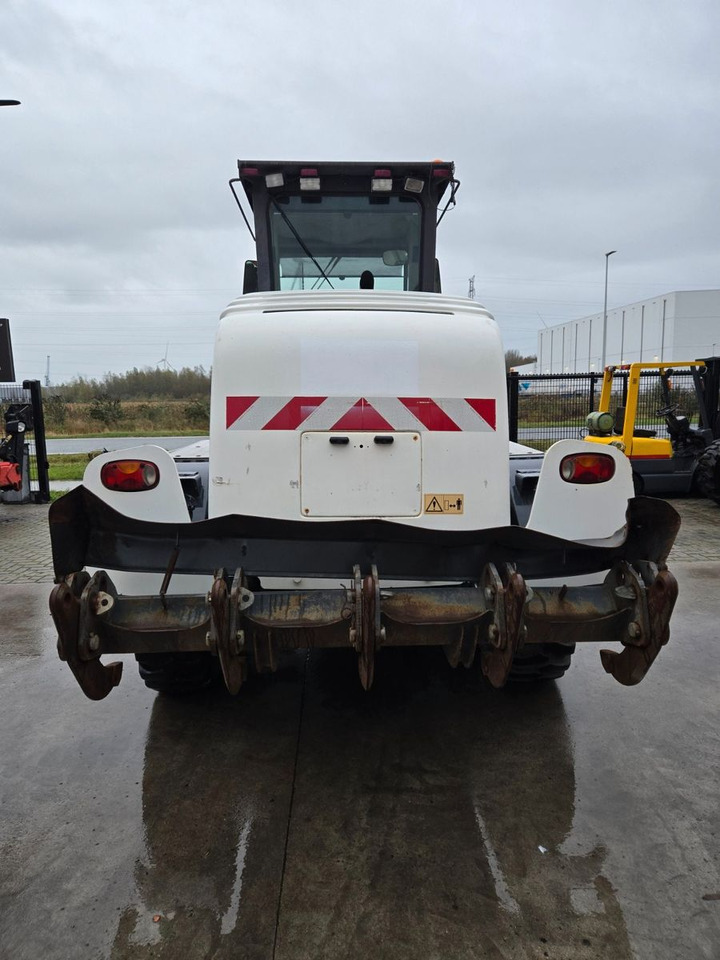 New Holland F106.6 - Γκρέιντερ: φωτογραφία 5 New Holland F106.6 - Γκρέιντερ: φωτογραφία 5