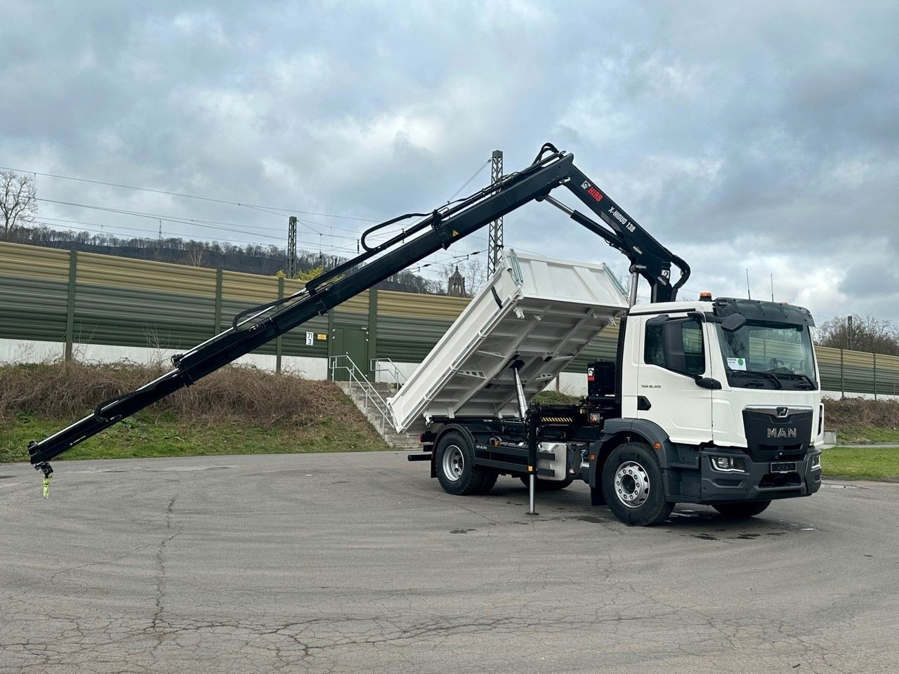 MAN TGM 18.320 4x2 Euro6e Hiab X-HiDuo 138DS-3 - Φορτηγό ανατρεπόμενο, Φορτηγό με γερανό: φωτογραφία 1 MAN TGM 18.320 4x2 Euro6e Hiab X-HiDuo 138DS-3 - Φορτηγό ανατρεπόμενο, Φορτηγό με γερανό: φωτογραφία 1
