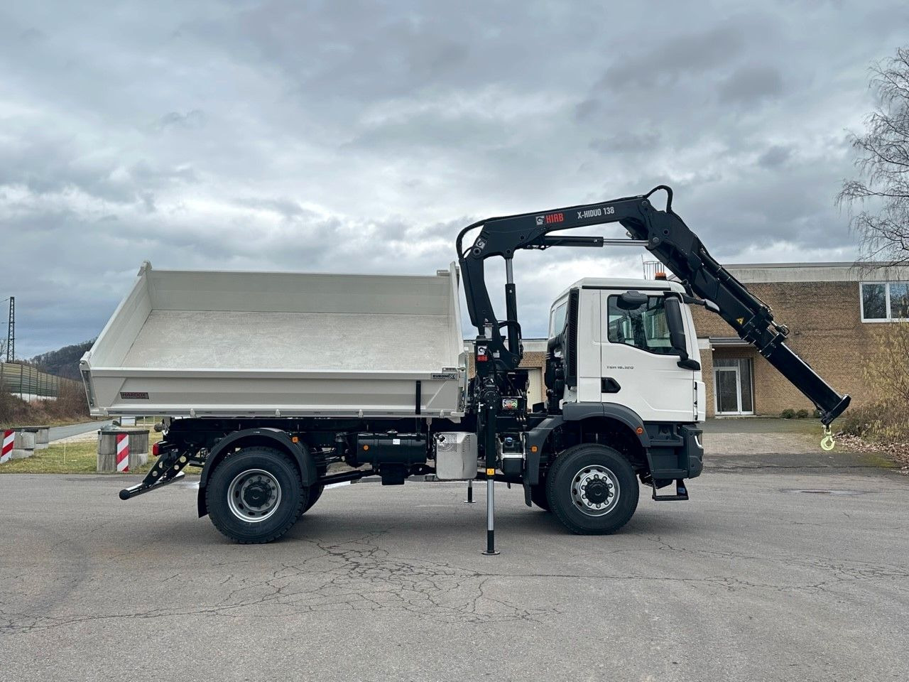 MAN TGM 18.320 4x4 Euro6e Hiab X-HiDuo 138DS-3 - Φορτηγό ανατρεπόμενο, Φορτηγό με γερανό: φωτογραφία 4 MAN TGM 18.320 4x4 Euro6e Hiab X-HiDuo 138DS-3 - Φορτηγό ανατρεπόμενο, Φορτηγό με γερανό: φωτογραφία 4