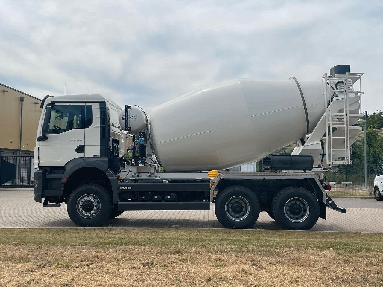 MAN TGS 33.440 / 6X6 Euro6e Euromix MTP EM 7 L - Μπετονιέρα φορτηγό: φωτογραφία 4 MAN TGS 33.440 / 6X6 Euro6e Euromix MTP EM 7 L - Μπετονιέρα φορτηγό: φωτογραφία 4