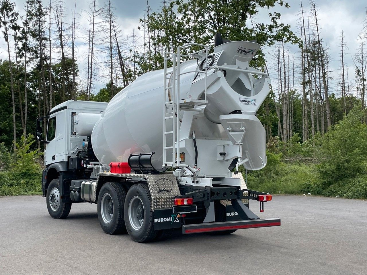 Mercedes-Benz 3348 6X4 Arcos 5 EuromixMTP EM 9 R - Μπετονιέρα φορτηγό: φωτογραφία 4 Mercedes-Benz 3348 6X4 Arcos 5 EuromixMTP EM 9 R - Μπετονιέρα φορτηγό: φωτογραφία 4