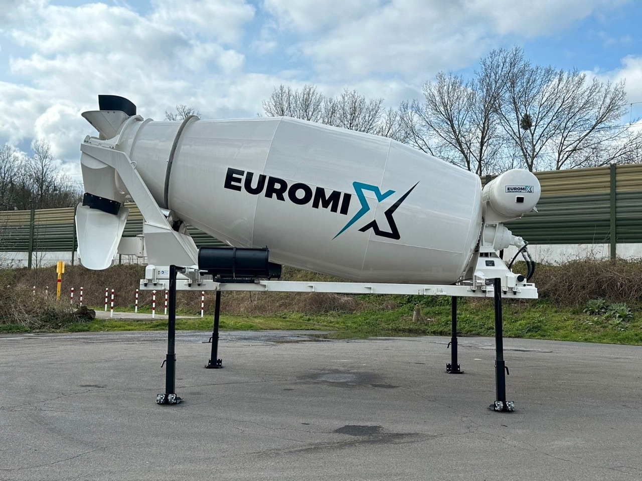 Mercedes-Benz EuromixMTP Fahrmischer Aufbauten Mercedes-Benz EuromixMTP Fahrmischer Aufbauten - Μπετονιέρα φορτηγό: φωτογραφία 1 Mercedes-Benz EuromixMTP Fahrmischer Aufbauten Mercedes-Benz EuromixMTP Fahrmischer Aufbauten - Μπετονιέρα φορτηγό: φωτογραφία 1