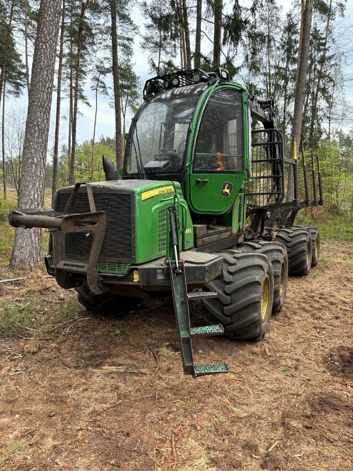 John Deere 810 E - Λαστιχοφόρα προωθητικo - forwarder: φωτογραφία 1 John Deere 810 E - Λαστιχοφόρα προωθητικo - forwarder: φωτογραφία 1