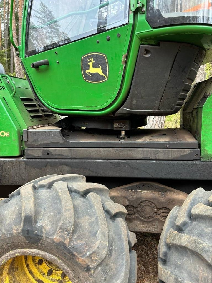 Λαστιχοφόρα προωθητικo - forwarder John Deere 810 E: φωτογραφία 6