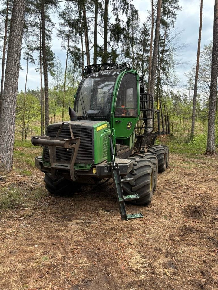 John Deere 810 E - Λαστιχοφόρα προωθητικo - forwarder: φωτογραφία 2 John Deere 810 E - Λαστιχοφόρα προωθητικo - forwarder: φωτογραφία 2