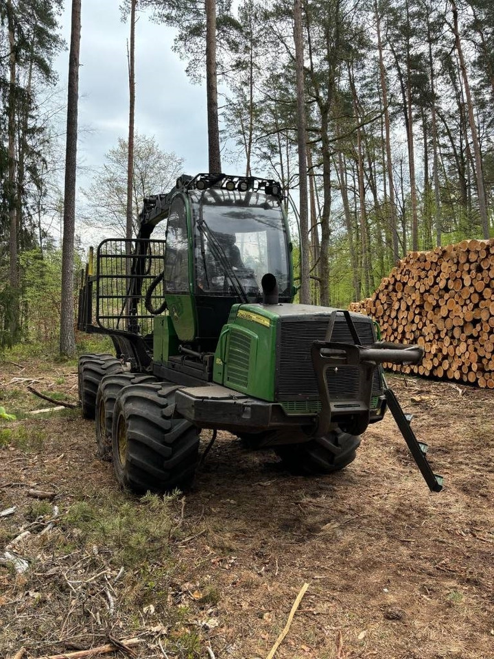 John Deere 810 E - Λαστιχοφόρα προωθητικo - forwarder: φωτογραφία 4 John Deere 810 E - Λαστιχοφόρα προωθητικo - forwarder: φωτογραφία 4
