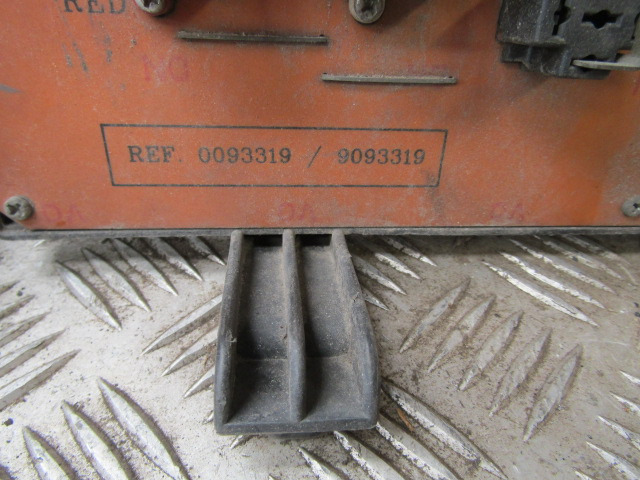 DAF XF 95 FUSEBOARD P/NO 0093319/9093319 - Ηλεκτρικό σύστημα για Φορτηγό: φωτογραφία 2 DAF XF 95 FUSEBOARD P/NO 0093319/9093319 - Ηλεκτρικό σύστημα για Φορτηγό: φωτογραφία 2