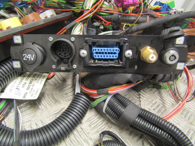 IVECO STRALIS COPLETE CAB WIRING HARNESS - Ηλεκτρικό σύστημα για Φορτηγό: φωτογραφία 2 IVECO STRALIS COPLETE CAB WIRING HARNESS - Ηλεκτρικό σύστημα για Φορτηγό: φωτογραφία 2