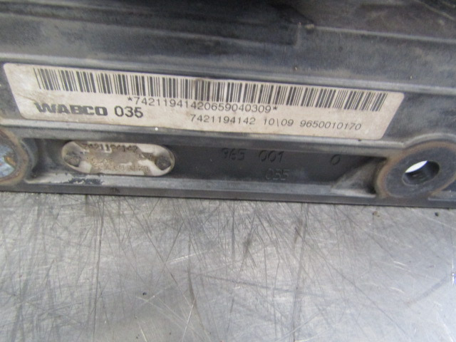 VOLVO FE BRAKE AND CLUTCH PEDAL BOX WABCO P/NO 7421194142 - Εξαρτήματα φρένων για Φορτηγό: φωτογραφία 2 VOLVO FE BRAKE AND CLUTCH PEDAL BOX WABCO P/NO 7421194142 - Εξαρτήματα φρένων για Φορτηγό: φωτογραφία 2