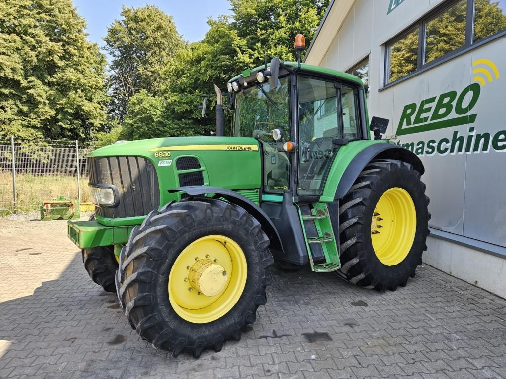 John Deere 6830 Premium - Τρακτέρ: φωτογραφία 1 John Deere 6830 Premium - Τρακτέρ: φωτογραφία 1
