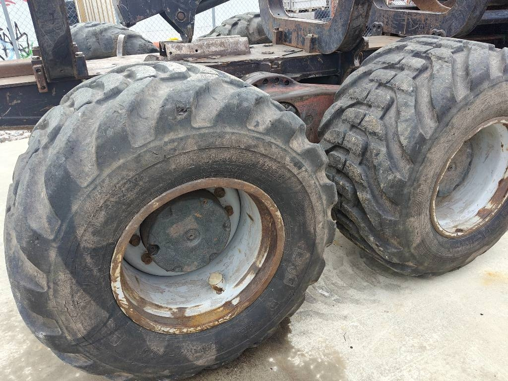 Komatsu 865 - Λαστιχοφόρα προωθητικo - forwarder: φωτογραφία 4 Komatsu 865 - Λαστιχοφόρα προωθητικo - forwarder: φωτογραφία 4