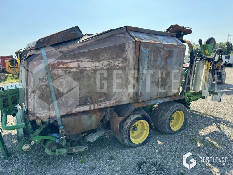John Deere 744 - Χορτοδετική μηχανή στρόγγυλης μπάλας: φωτογραφία 4 John Deere 744 - Χορτοδετική μηχανή στρόγγυλης μπάλας: φωτογραφία 4