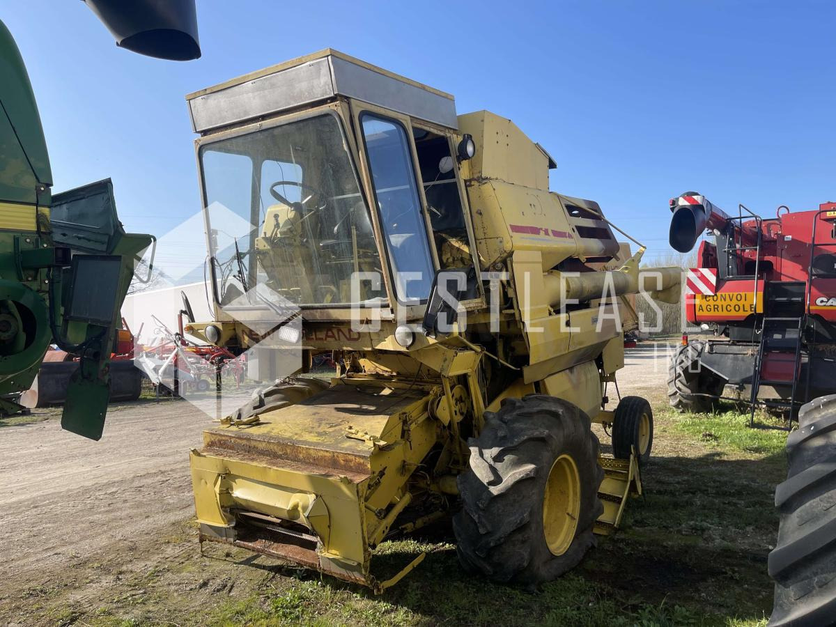 New Holland CLAYSON 1540 - Θεριζοαλωνιστική μηχανή: φωτογραφία 4 New Holland CLAYSON 1540 - Θεριζοαλωνιστική μηχανή: φωτογραφία 4