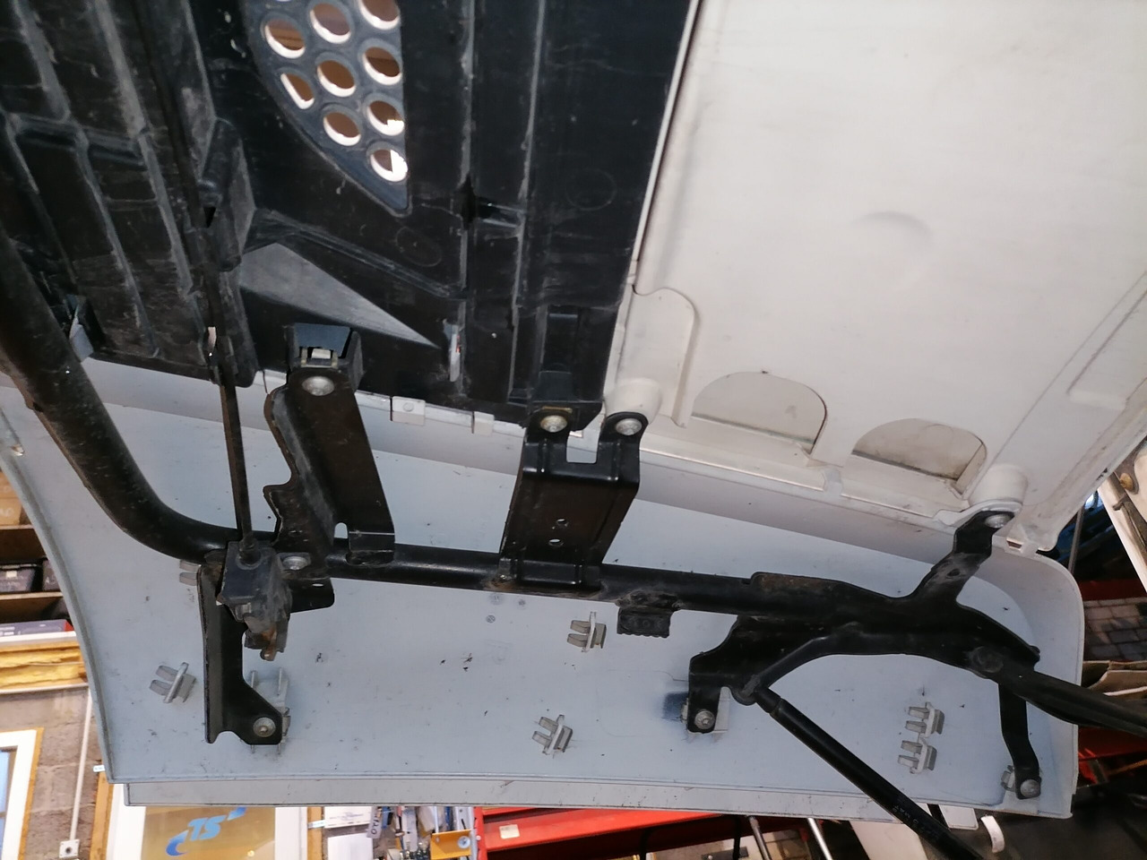 Mercedes-Benz Iluvõre A9607500409 - Μάσκα ψυγείου για Φορτηγό: φωτογραφία 3 Mercedes-Benz Iluvõre A9607500409 - Μάσκα ψυγείου για Φορτηγό: φωτογραφία 3