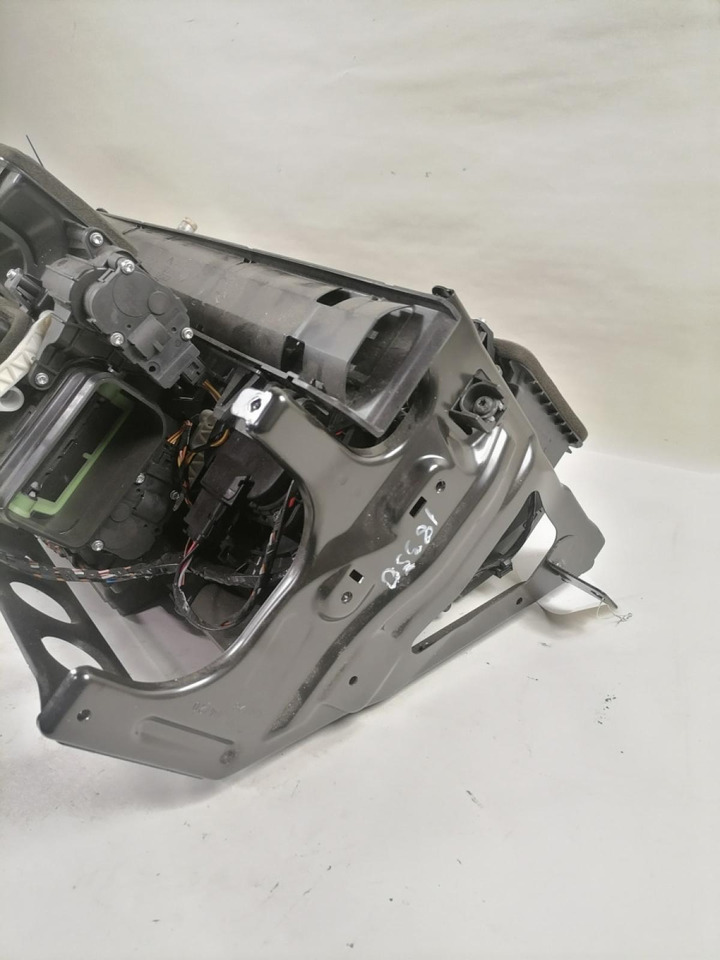 Scania Salongi radiaatorite korpus, komplektne 3093272 - Γενικό ανταλλακτικό για Φορτηγό: φωτογραφία 3 Scania Salongi radiaatorite korpus, komplektne 3093272 - Γενικό ανταλλακτικό για Φορτηγό: φωτογραφία 3