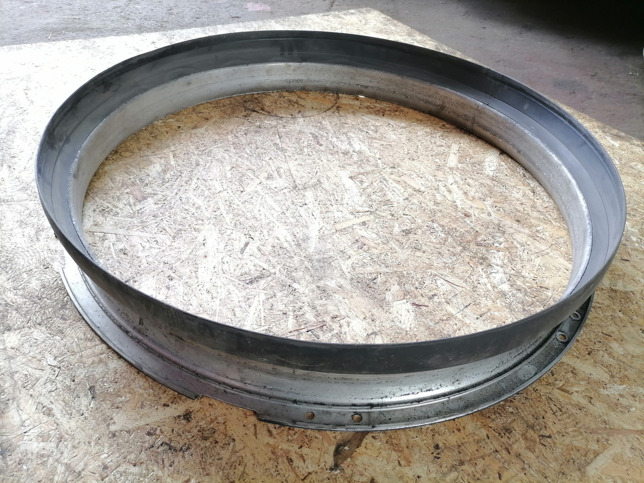 Volvo Ventilaatori metallrõngas 22134195 - Ψυγείο αυτοκίνητο για Φορτηγό: φωτογραφία 2 Volvo Ventilaatori metallrõngas 22134195 - Ψυγείο αυτοκίνητο για Φορτηγό: φωτογραφία 2