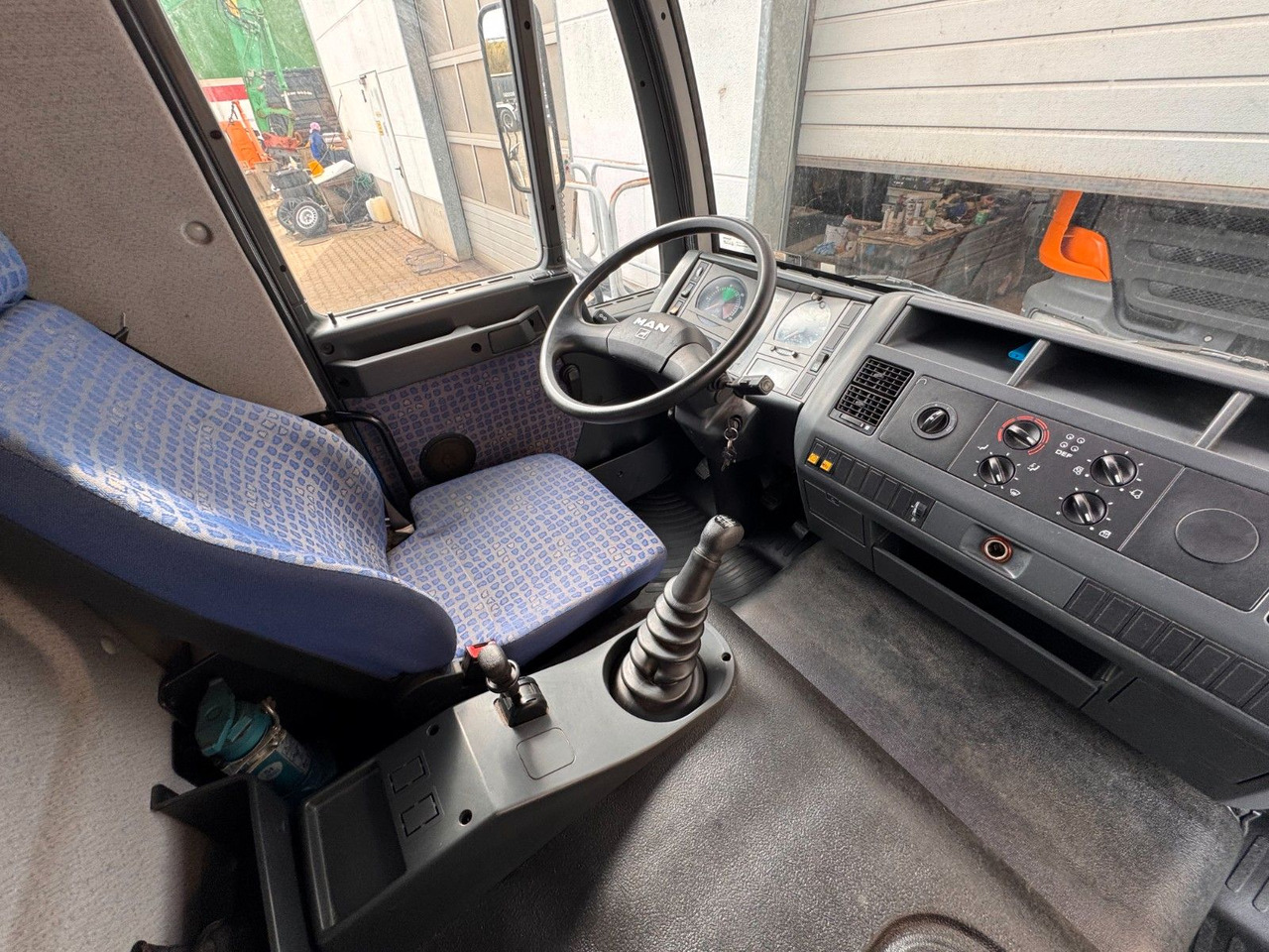 MAN 8.140 4X2 Pritsche Plane Original Km - Επαγγελματικό αυτοκίνητο με μουσαμά: φωτογραφία 3 MAN 8.140 4X2 Pritsche Plane Original Km - Επαγγελματικό αυτοκίνητο με μουσαμά: φωτογραφία 3