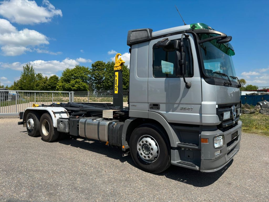 Mercedes-Benz 2541 6X2 Marrel Abroller Hydr. Verriegelung - Φορτηγό φόρτωσης γάντζου: φωτογραφία 1 Mercedes-Benz 2541 6X2 Marrel Abroller Hydr. Verriegelung - Φορτηγό φόρτωσης γάντζου: φωτογραφία 1