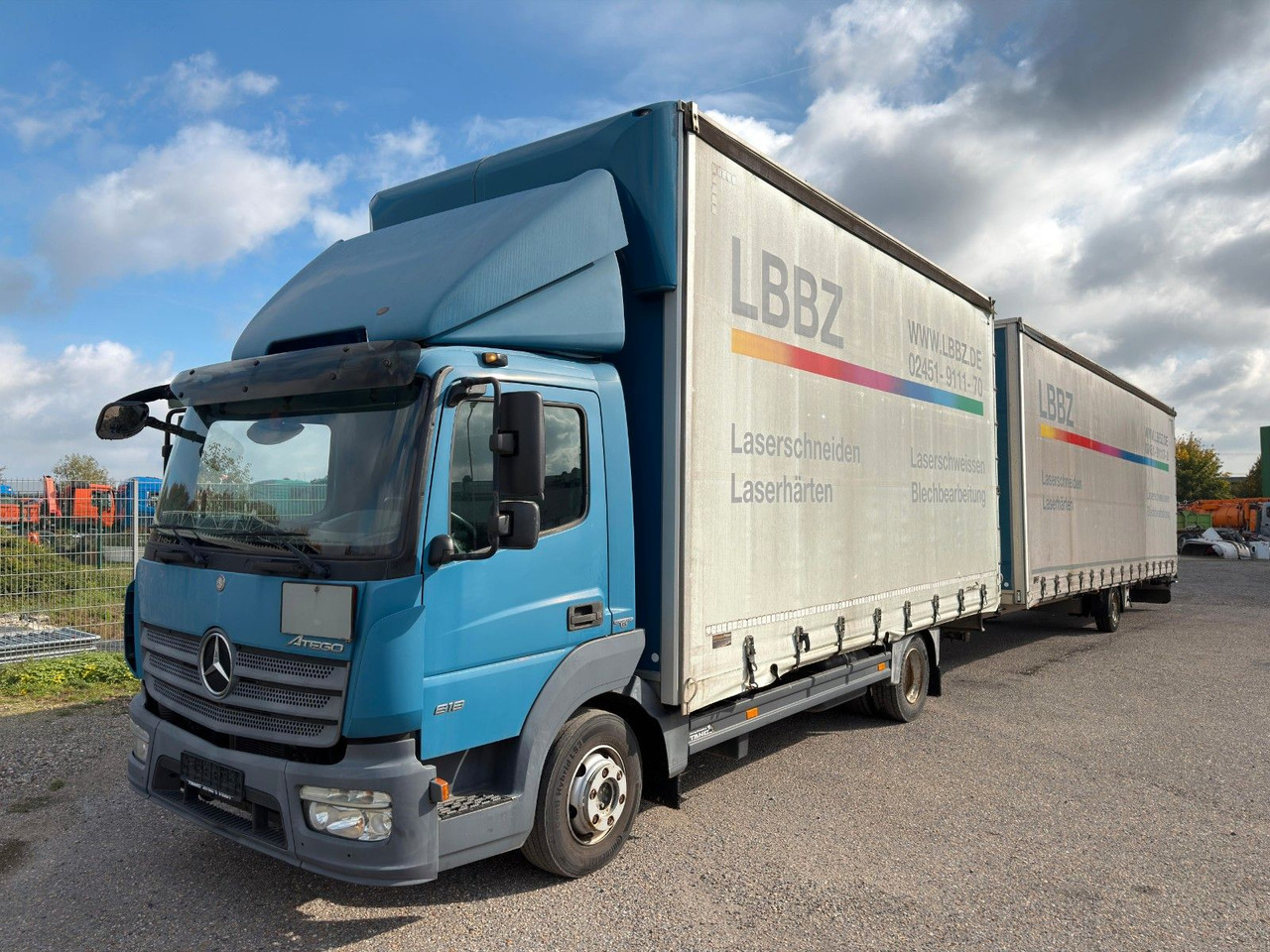 Mercedes-Benz 818 4X2 Pritsche & Plane & Tang Pritsche & Plane Mercedes-Benz 818 4X2 Pritsche & Plane & Tang Pritsche & Plane - Επαγγελματικό αυτοκίνητο με μουσαμά: φωτογραφία 1 Mercedes-Benz 818 4X2 Pritsche & Plane & Tang Pritsche & Plane Mercedes-Benz 818 4X2 Pritsche & Plane & Tang Pritsche & Plane - Επαγγελματικό αυτοκίνητο με μουσαμά: φωτογραφία 1