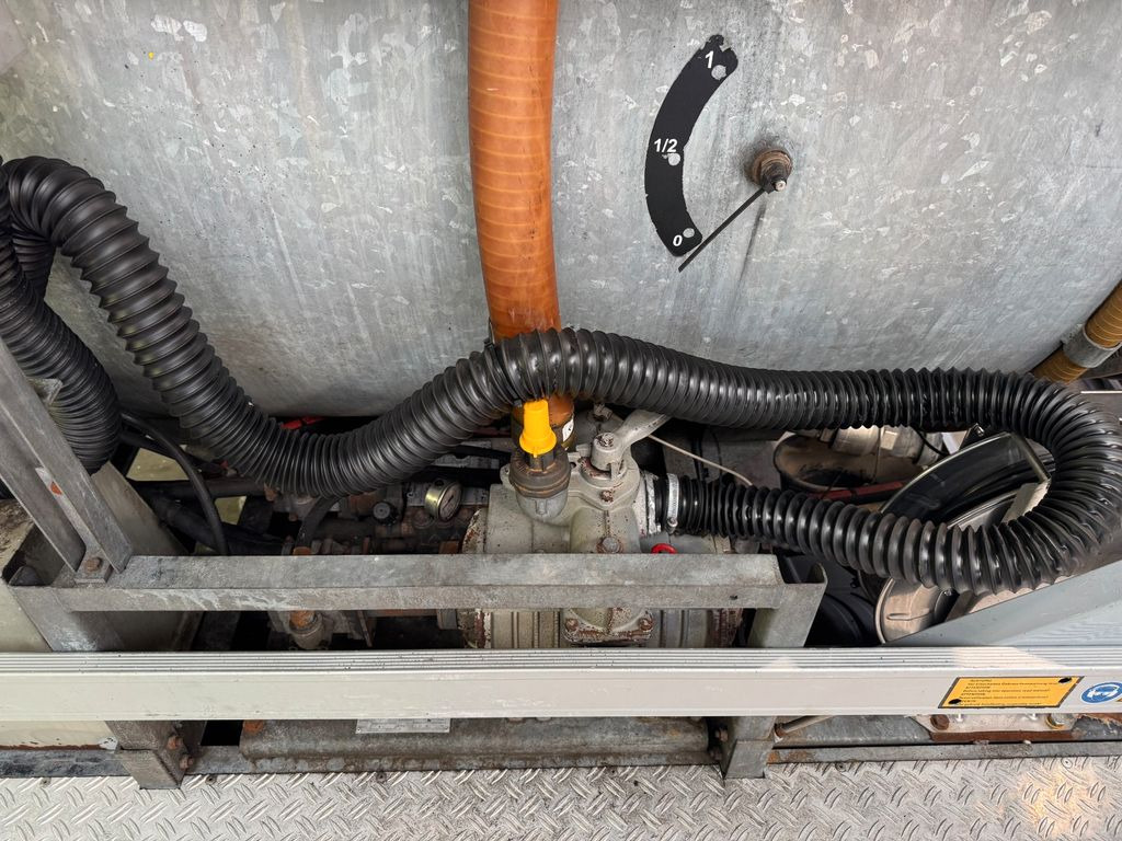 Mercedes-Benz 818 4X2 ROM Toilettenwagen Mercedes-Benz 818 4X2 ROM Toilettenwagen 6 Plätze - Όχημα εκκένωσης βόθρων: φωτογραφία 4 Mercedes-Benz 818 4X2 ROM Toilettenwagen Mercedes-Benz 818 4X2 ROM Toilettenwagen 6 Plätze - Όχημα εκκένωσης βόθρων: φωτογραφία 4