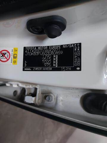 Toyota Prius Hybrid - Αυτοκίνητο: φωτογραφία 5 Toyota Prius Hybrid - Αυτοκίνητο: φωτογραφία 5