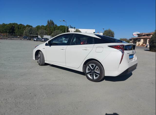 Toyota Prius Hybrid - Αυτοκίνητο: φωτογραφία 2 Toyota Prius Hybrid - Αυτοκίνητο: φωτογραφία 2