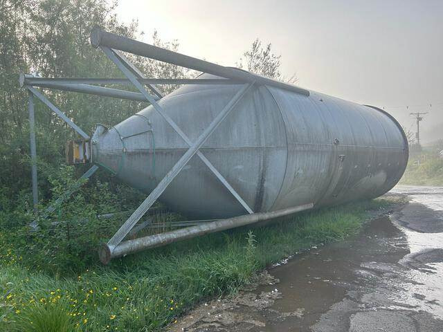 Quantity of (2) Cement Silo - Σιλό τσιμέντου: φωτογραφία 2 Quantity of (2) Cement Silo - Σιλό τσιμέντου: φωτογραφία 2