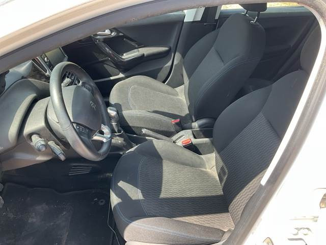 Αυτοκίνητο Peugeot 208 Signature PureTech 82: φωτογραφία 23