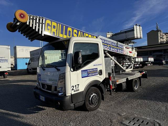Nissan NT400 - Φορτηγό με εναέρια πλατφόρμα: φωτογραφία 1 Nissan NT400 - Φορτηγό με εναέρια πλατφόρμα: φωτογραφία 1