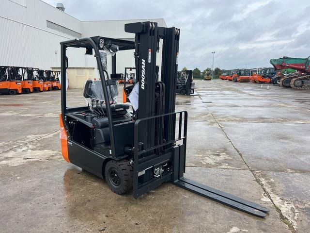 Doosan B15T-7 PLUS - Ηλεκτροκίνητο περονοφόρο: φωτογραφία 4 Doosan B15T-7 PLUS - Ηλεκτροκίνητο περονοφόρο: φωτογραφία 4