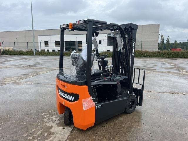 Doosan B15T-7 PLUS - Ηλεκτροκίνητο περονοφόρο: φωτογραφία 3 Doosan B15T-7 PLUS - Ηλεκτροκίνητο περονοφόρο: φωτογραφία 3