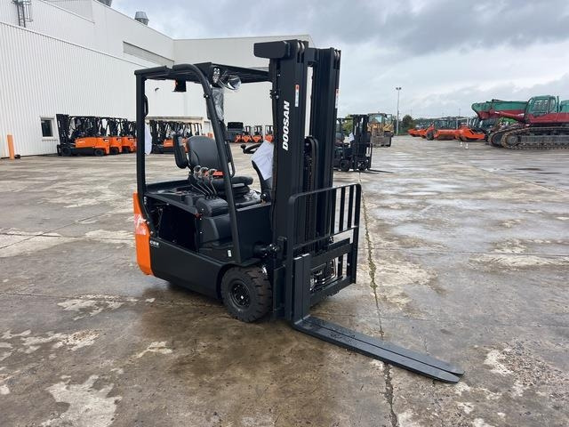 Doosan B15T-7 PLUS - Ηλεκτροκίνητο περονοφόρο: φωτογραφία 4 Doosan B15T-7 PLUS - Ηλεκτροκίνητο περονοφόρο: φωτογραφία 4