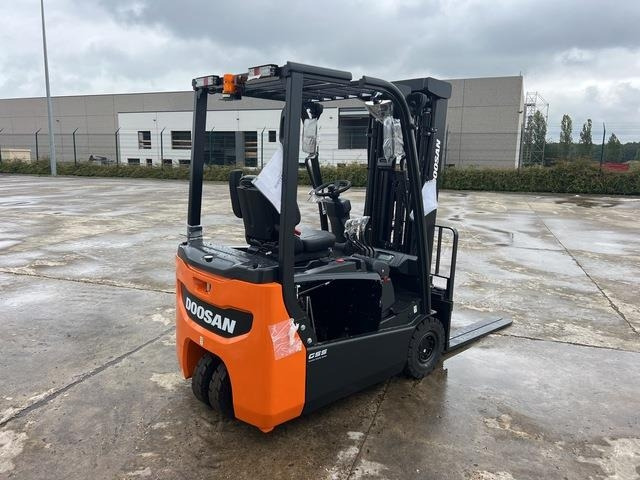 Doosan B15T-7 PLUS - Ηλεκτροκίνητο περονοφόρο: φωτογραφία 3 Doosan B15T-7 PLUS - Ηλεκτροκίνητο περονοφόρο: φωτογραφία 3