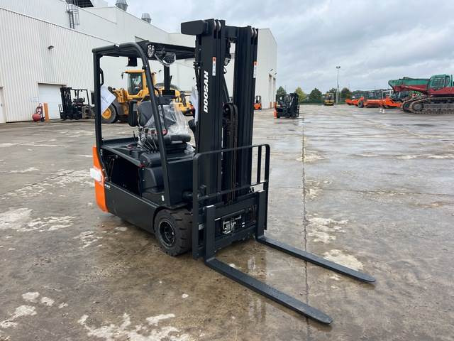 Doosan B20T-7 PLUS - Ηλεκτροκίνητο περονοφόρο: φωτογραφία 4 Doosan B20T-7 PLUS - Ηλεκτροκίνητο περονοφόρο: φωτογραφία 4