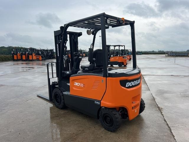 Doosan B30X-7 PLUS - Ηλεκτροκίνητο περονοφόρο: φωτογραφία 2 Doosan B30X-7 PLUS - Ηλεκτροκίνητο περονοφόρο: φωτογραφία 2