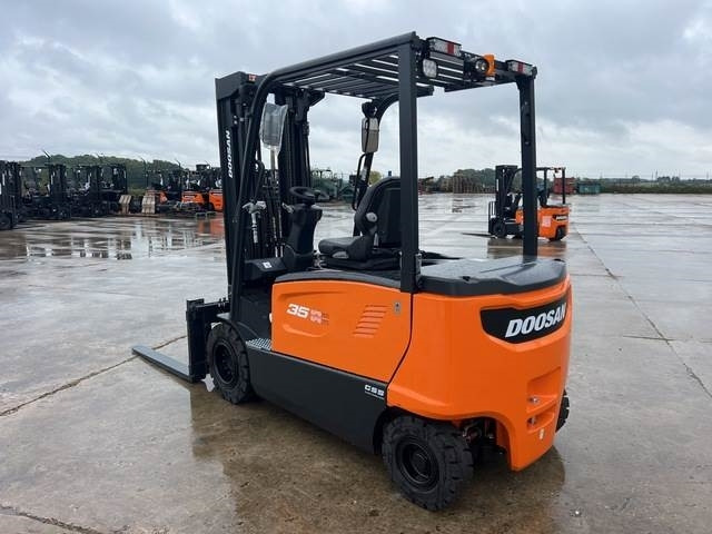 Doosan B35X-7 PLUS - Ηλεκτροκίνητο περονοφόρο: φωτογραφία 2 Doosan B35X-7 PLUS - Ηλεκτροκίνητο περονοφόρο: φωτογραφία 2